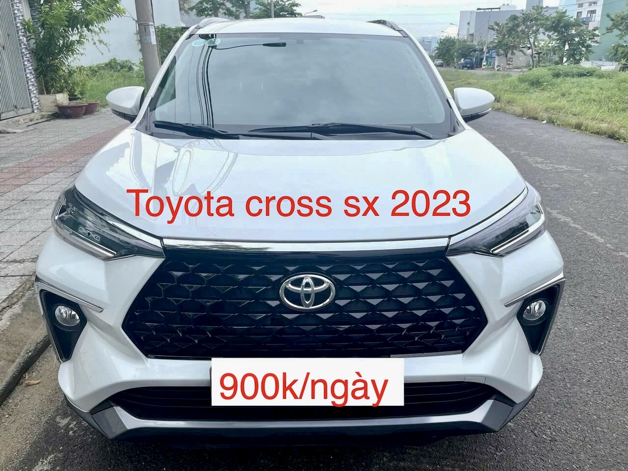 Cho thuê xe Toyota Cross 2023
